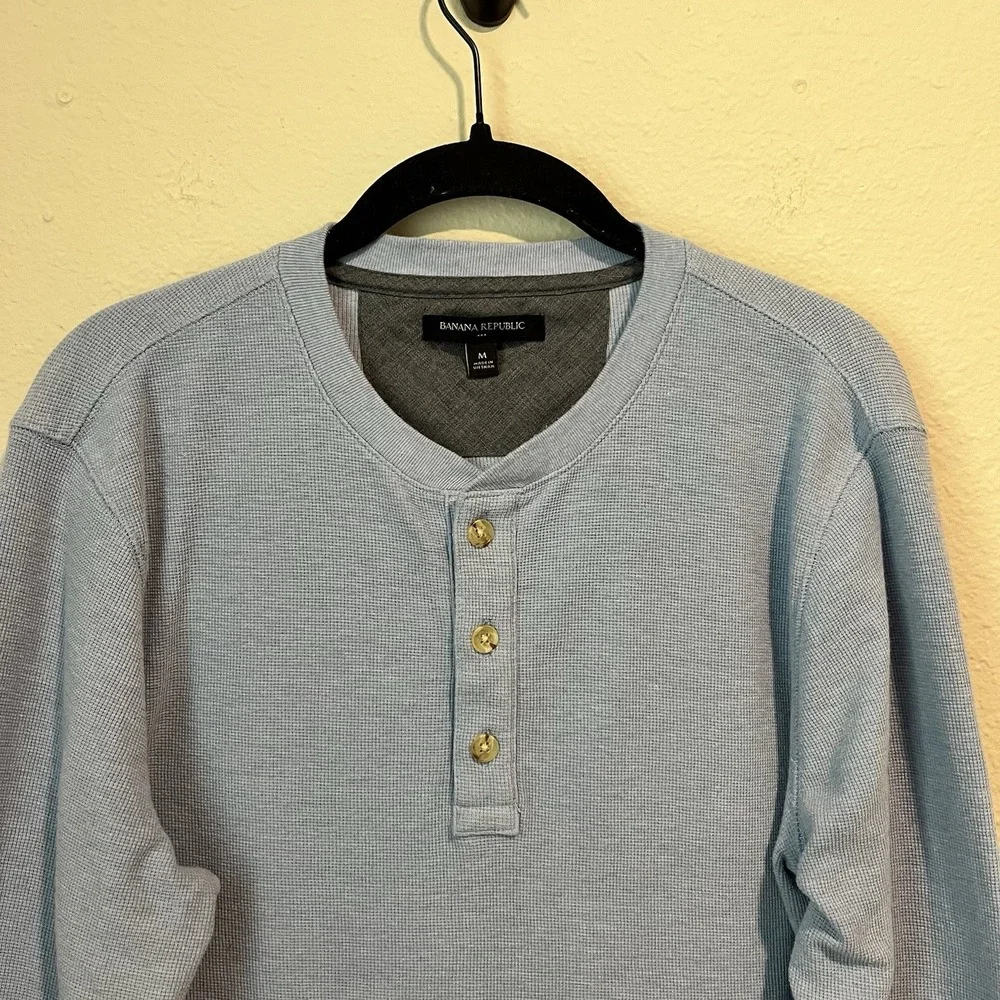 Banana Republic Henley Shirt Men's Medium Waffle Knit Cotton Blend Light Blue LS